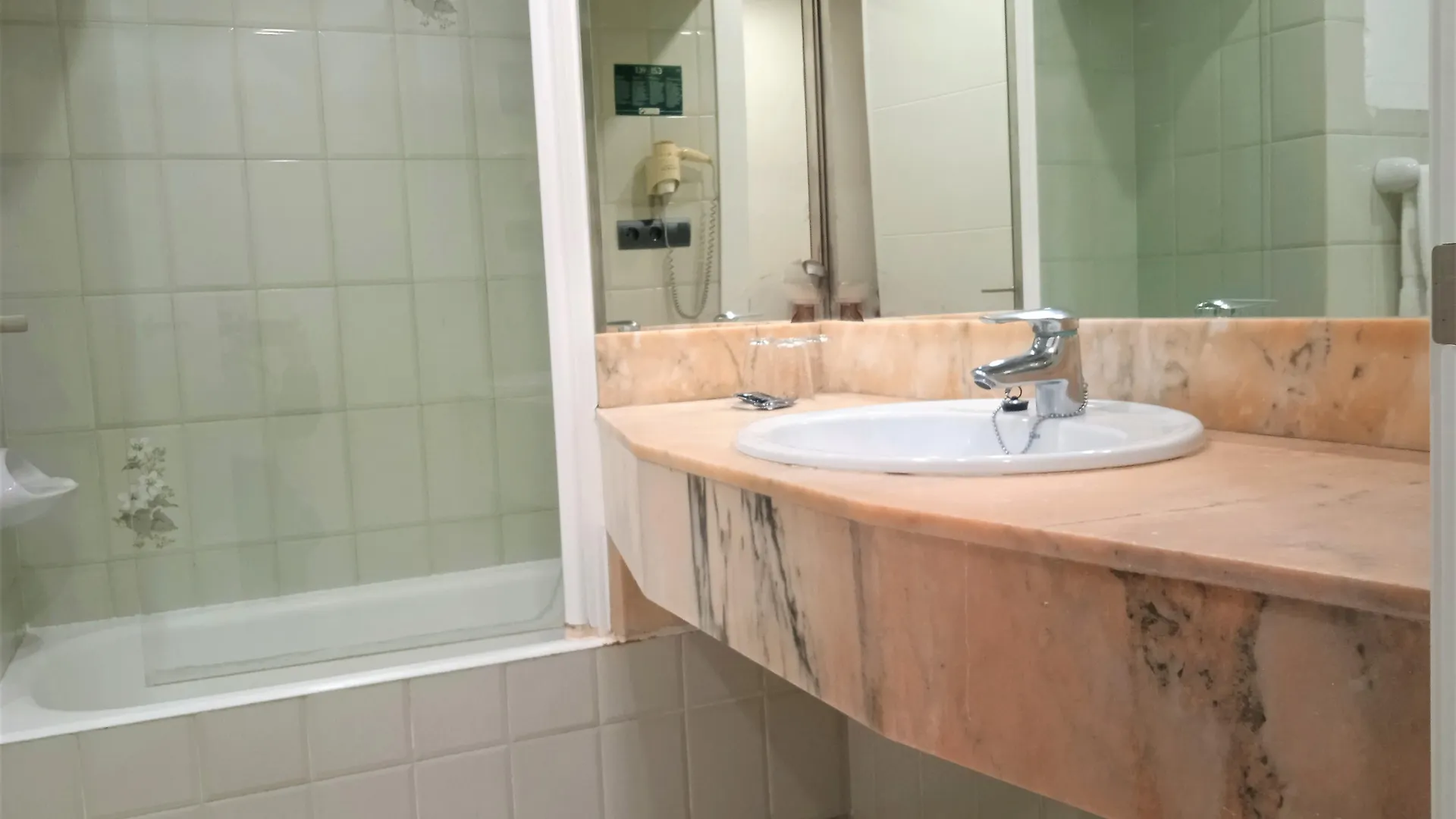 Hotel 153 كاستيلديفيلس